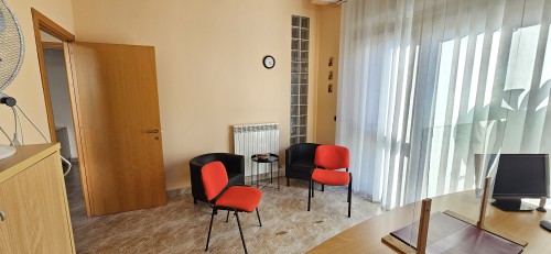 Putignano 2000 Locale Angolare Ideale Per Ufficio, Ottimo Stato.